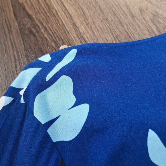 💙 Escapada Living Soft Floral Tunic Blouse Mother of Pearl Detail Size L 100% R - Picture 10 of 10